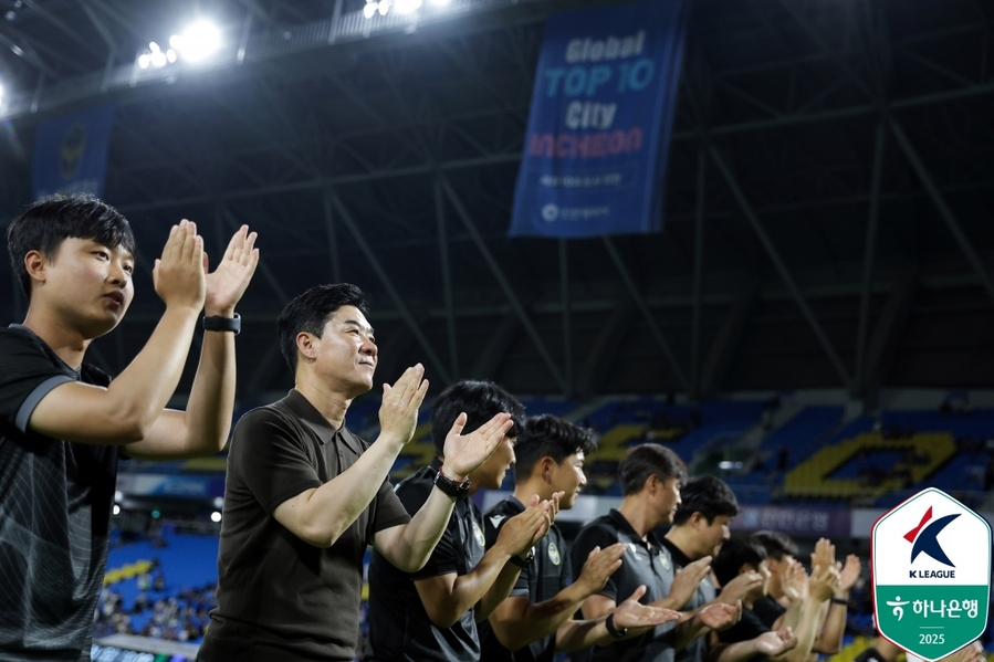 ▲ 인천이 충남아산과 K리그2 20라운드에서 2-1 승리를 거두며 리그 1위 자리를 굳건히 지켜냈다.ⓒ한국프로축구연맹 제공