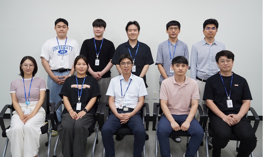 ▲ KBIOHealth 삼킴장애 진단 및 치료를 위한 고령 친화 디지털 의료제품 개발 참여연구자들이 단체촬영을 하고 있다.ⓒKBIOHealth