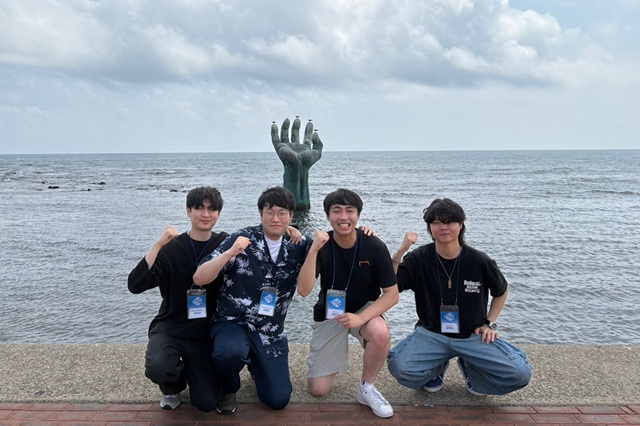 ▲ 오른쪽부터 한동대 김동신·김강산, 한림국제대학원대 이창우·이정민.ⓒ한동대