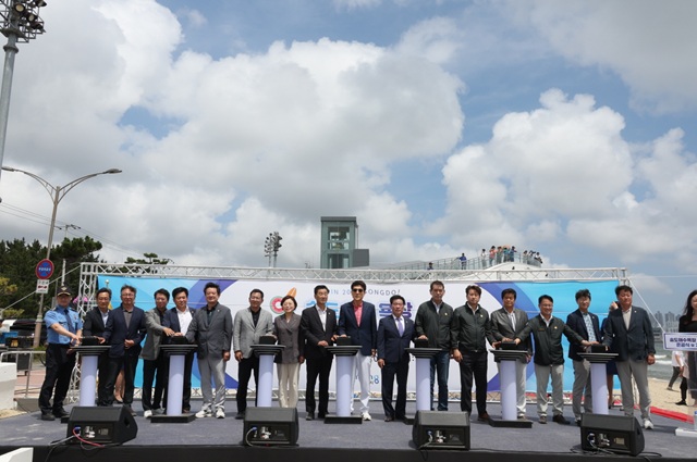 ▲ 송도해수욕장 개장식 행사 퍼포먼스.ⓒ포항시