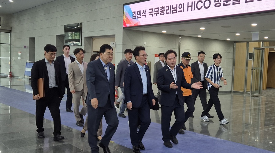 ▲ 경북도는 11일 국무총리 취임 후 경북을 처음 경북을 방문한 김민석 국무총에게 도정 주요 현안을 건의했다.ⓒ경북도