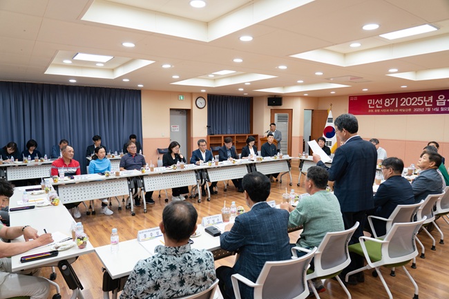 ▲ 김홍규 강릉시장이 민선 8기 3주년을 맞아 21개 읍면동 순방을 통해 시민의 소리를 청취하는 등 적극적인 행보에 나섰다. ⓒ강릉시