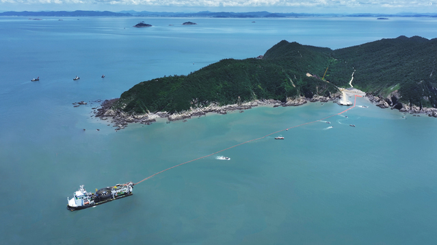 ▲ 팔로스호가 영광낙월 프로젝트 외부망 포설을 진행하고 있다. ⓒ대한전선