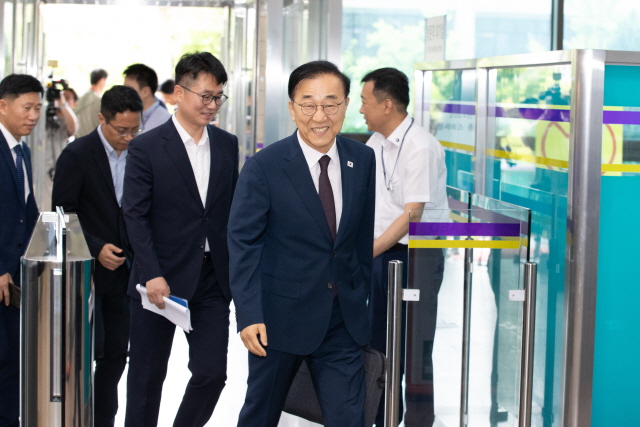 ▲ 김윤덕 국토교통부 장관 후보자가 15일 인사청문회 준비사무실로 출근하고 있다. ⓒ국토부