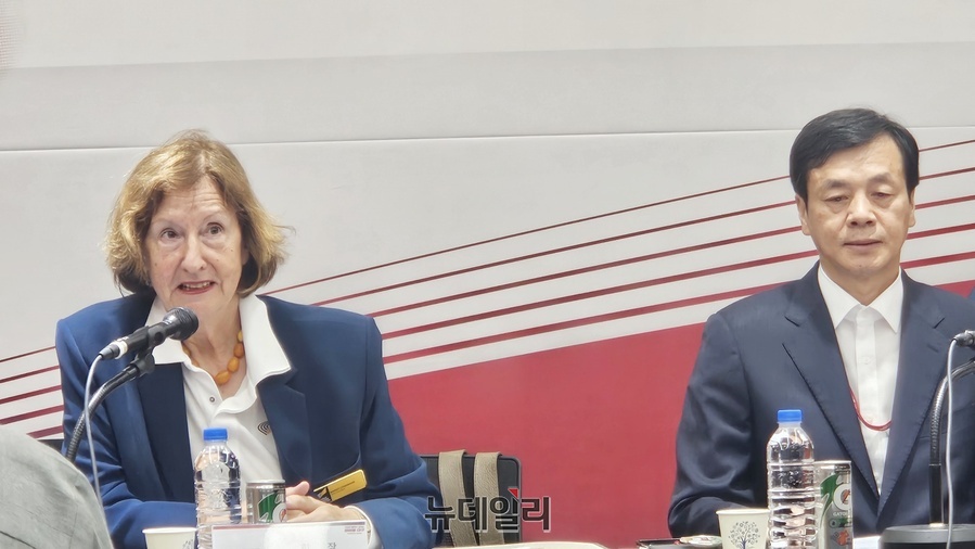 ▲ 마깃 정만(Margit Jungmann) 2026년 세계마스터즈육상경기대회 실사단 회장은 15일 오전 대구시청 2층 상황실에서 기자회견을 갖고 경기장 시설에 만족감을 표했다.ⓒ뉴데일리