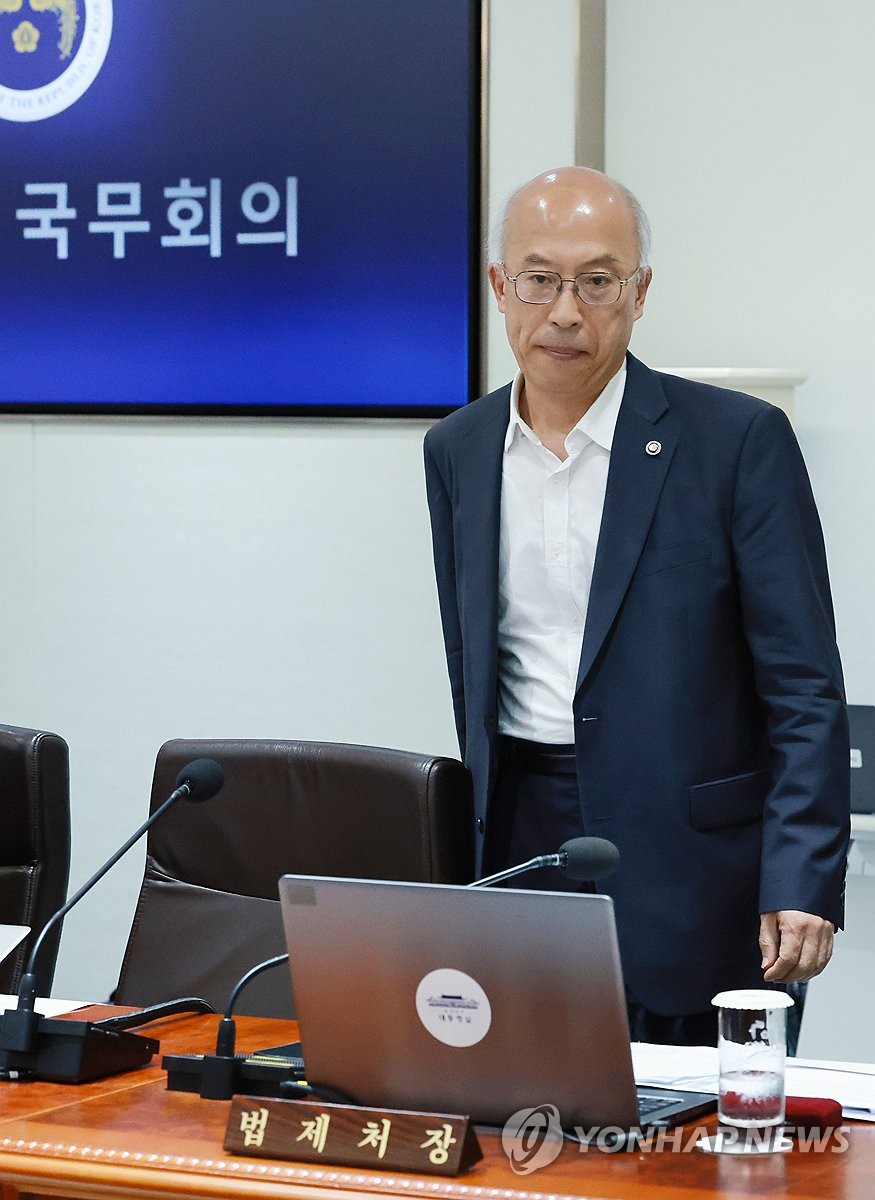 ▲ 조원철 신임 법제처장이 15일 서울 용산 대통령실 청사에서 열린 국무회의에 참석하고 있다. 2025.7.15. ⓒ연합뉴스