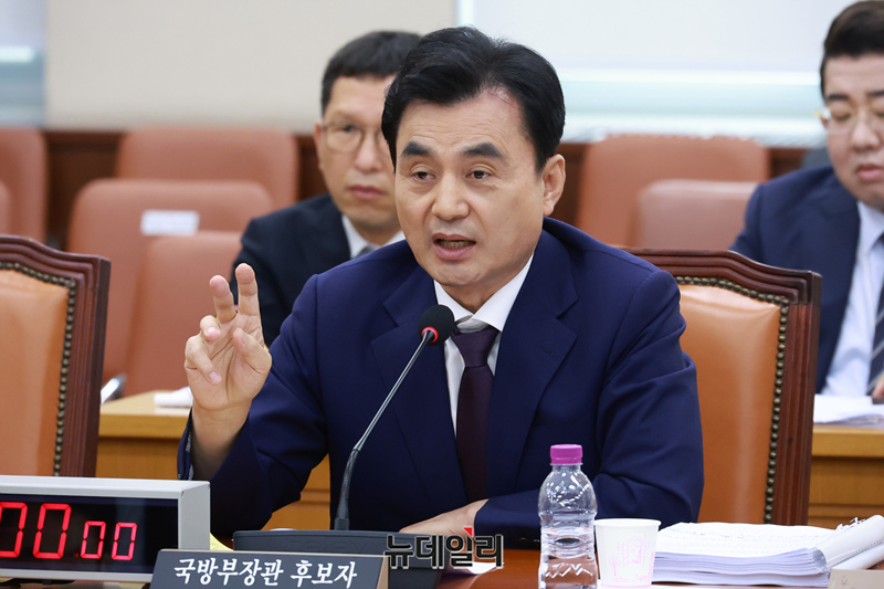 ▲ 안규백 국방부 장관 후보자가 15일 오전 국회 국방위원회에서 열린 인사청문회에서 의원들의 질문에 답하고 있다.ⓒ이종현 기자