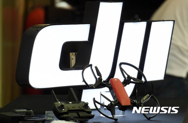 ▲ DJI의 초소형 드론 '스파크'가 전시돼 있다. 170530 ⓒ뉴시스