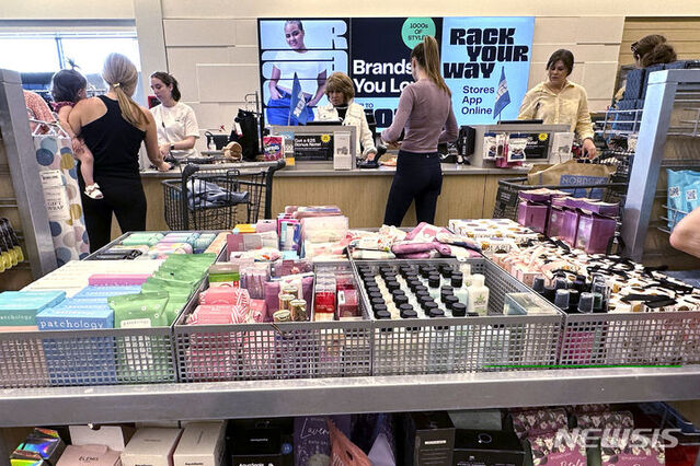 ▲ 미국의 한 대형마트 계산대. 출처=APⓒ뉴시스