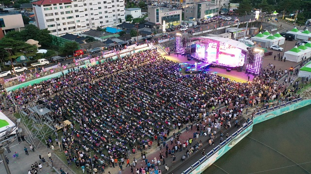▲ 지난해 제26회 봉화은어축제 야간 전경.ⓒ봉화군