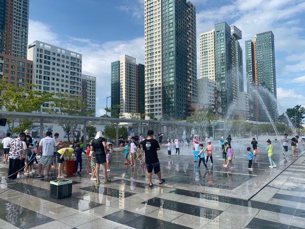 ▲ 도시상징광장 음악분수 모습.ⓒ세종시설관리공단