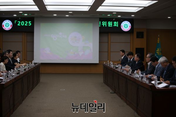 ▲ 16일 이장우 시장은 대전0시축제추진위원회를 주재하고 행사장 구성, 콘텐츠 운영, 교통 대책 등을 최종 점검했다.ⓒ김경태 기자