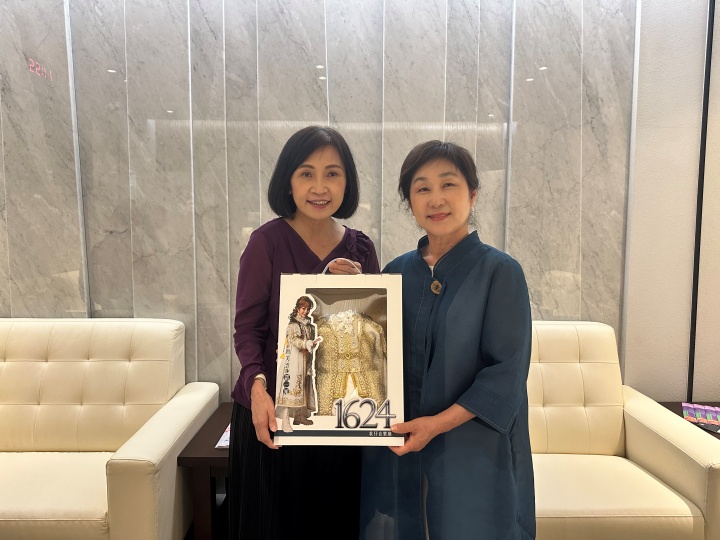 ▲ 정성숙 국립정동극장 대표이사(오른쪽), 천웨이이 대만국립전통예술센터 센터장.ⓒ국립정동극장