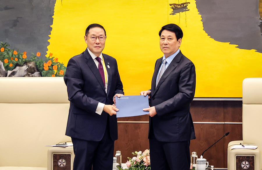 ▲ 왼쪽부터 조현상 HS효성 부회장, 르엉 끄엉 베트남 국가주석 ⓒHS효성