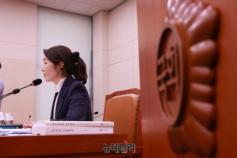 ▲ 강선우 여성가족부 장관 후보자가 14일 국회 여성가족위원회에서 열린 인사청문회에 참석해 의원들의 질문에 답하고 있다. ⓒ이종현 기자