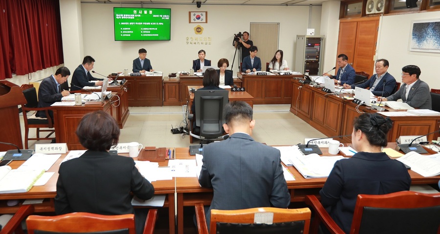 ▲ 충북도의회 정책복지위원회(위원장 이상식)가 16일 제427회 임시회 2차 회의를 열고 있다. ⓒ충북도의회