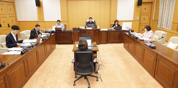 ▲ 행정자치위원회가 제288회 임시회 제2차 회의에서 소방본부, 행정자치국, 문화예술관광국 등 7개 기관의 조례안과 동의안을 심의했다.ⓒ대전시의회