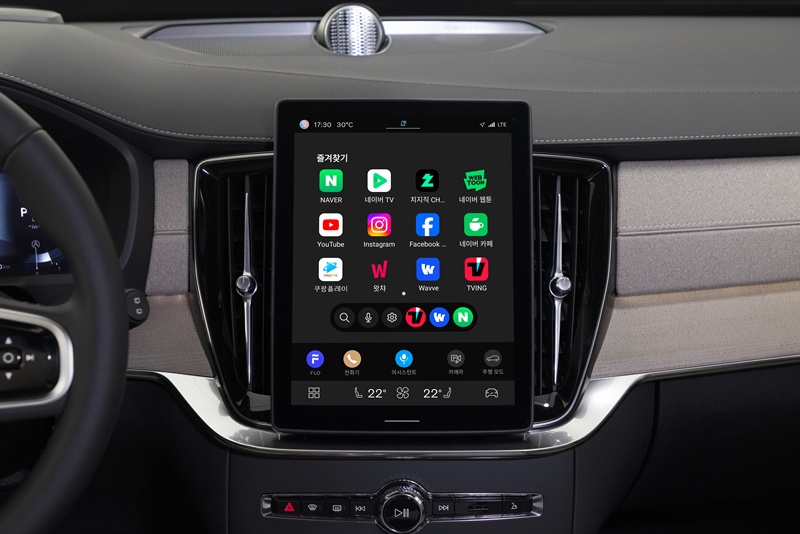 ▲ 디스플레이션은 기존 9인치에서 11인치로 커졌고, 네이버 웨일 브라우저가 기본 탑재됐다. ⓒ볼보