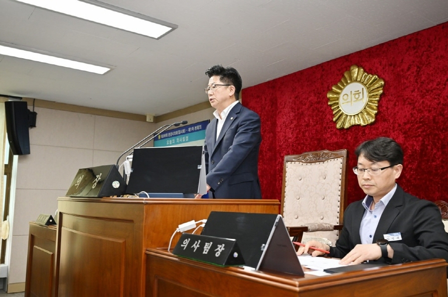 ▲ 이정걸 문경시의회의장이 임시회를 주재하고 있다.ⓒ문경시의회