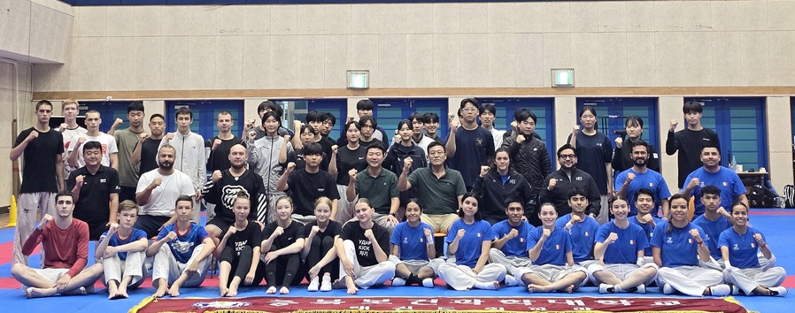 ▲ 충북보건과학대학교(총장 박용석) 태권도외교과가 여름방학을 맞아 세계선수권대회 및 주요 국제대회를 앞둔 해외 선수단과의 합동훈련을 통해 국제 경쟁력 강화는 물론 민간외교 활성화에 앞장서고 있다. ⓒ충북보건과학대학교