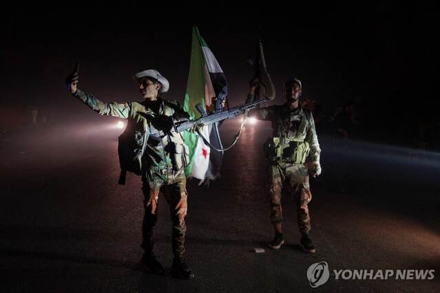 ▲ 시리아 남부 스웨디아의 정부군들. 출처=로이터ⓒ연합뉴스