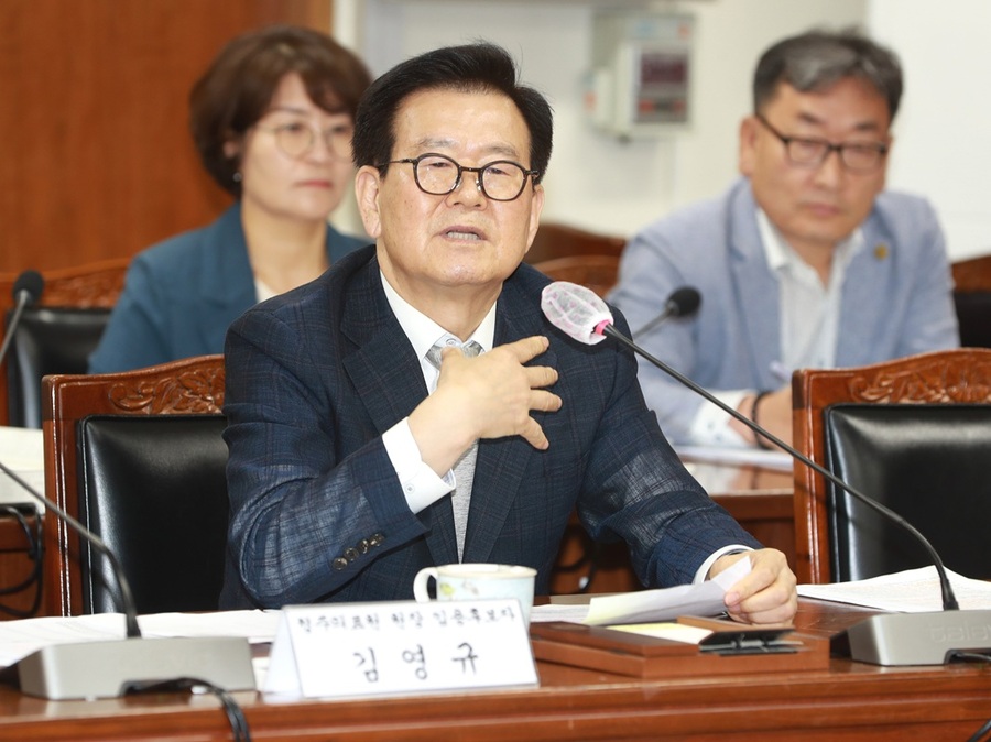 ▲ 충북도의회 인사청문특별위원회(위원장 이상식)는 17일 김영규 청주의료원 원장 후보자에 대한 인사청문특위를 개최했다. ⓒ충북도의회