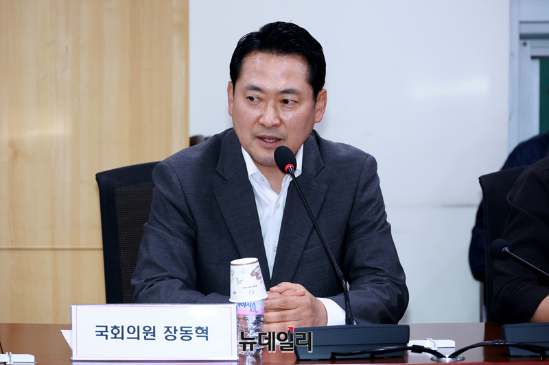 ▲ 장동혁 국민의힘 의원이 15일 오후 국회 의원회관에서 열린《국민의힘에 새로운 길은 있는가?》토론회에서 인사말을 하고 있다. ⓒ 이종현 기자
