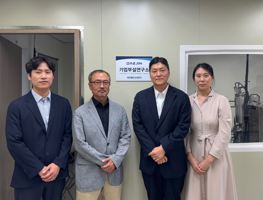 ▲ 왼쪽부터 채오병 가천대 교수, 신영준 가천대 교수, 유성준 대진첨단소재 대표, 박성빈 대진첨단소재 연구소장. ⓒ대진첨단소재