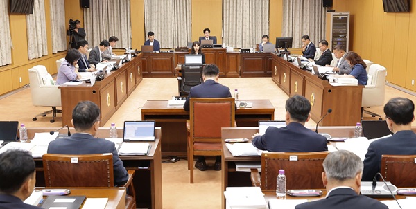 ▲ 대전시의회 예산결산특별위원회는 지난 17일 2025년도 제1회 교육비특별회계 추가경정 예산안(2조 9247억 원)을 원안 가결했다.ⓒ대전시의회