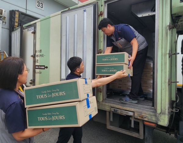 ▲ CJ푸드빌은 18일 충남 당진시, 아산시, 예산군을 직접 방문해 뚜레쥬르 빵과 음료 5000개를 긴급 전달한다. ⓒCJ푸드빌