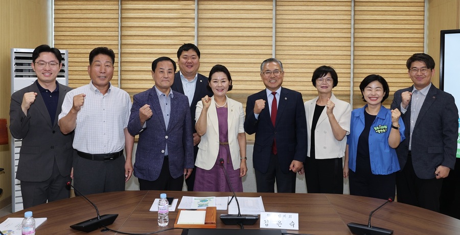 ▲ 청주시의회 ESG정책 연구회(대표 김은숙 의원)는 18일 청주시의회 중회의실에서 ‘청주시의회 ESG정책 연구용역 착수보고회’를 개최하고, 본격적인 연구에 돌입했다. ⓒ청주시의회