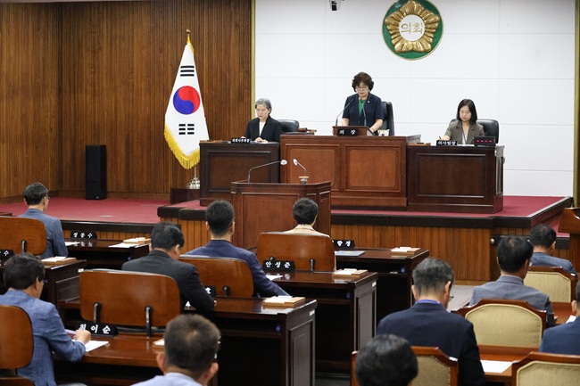▲ 동해시의회(의장 민귀희)가 18일 '제354회 임시회' 제1차 본회의를 개의했다. ⓒ동해시의회