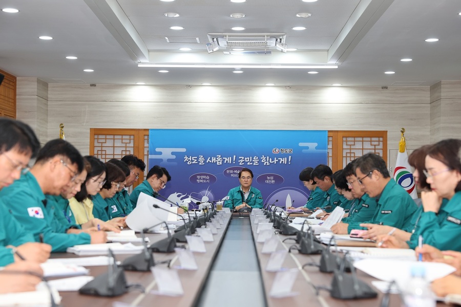 ▲ 청도군(군수 김하수)은 지난 17일부터 18일까지 기록적인 집중호우로 인해 피해가 발생한 주요 지역에 대해 신속한 복구와 피해 최소화를 위한 대응을 강화하고 있다.ⓒ청도군