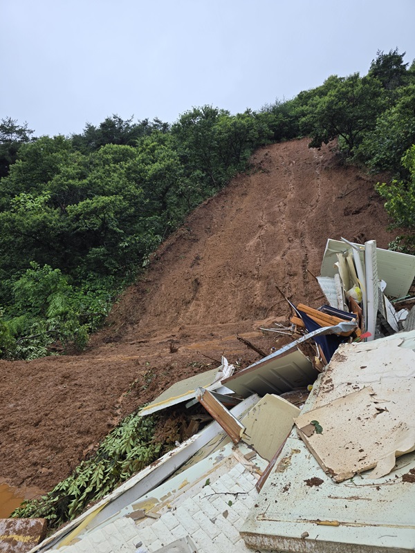 ▲ 충남 청양군 대치면 산사태 현장의 모습.ⓒ충남도