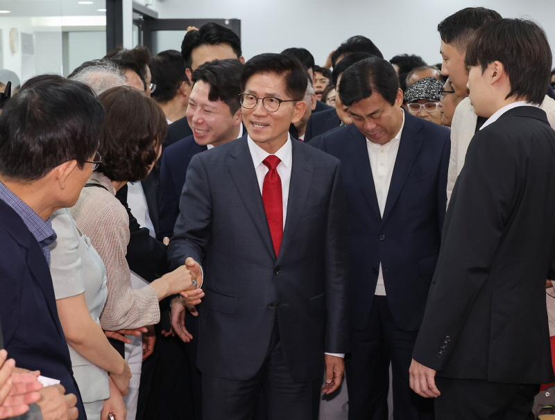 ▲ 김문수 전 국민의힘 대선후보가 20일 서울 여의도 당사에서 당 대표 출마선언을 위해 입장하고 있다. ⓒ연합뉴스