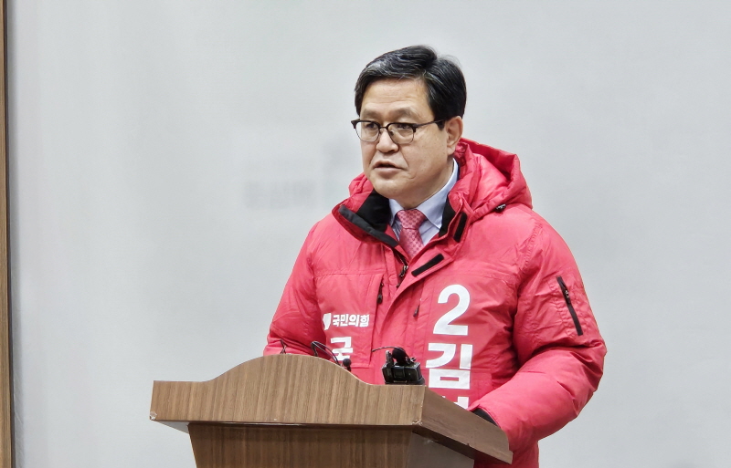 ▲ 김성회 전 대통령실 종교다문회비서관이 지난 2024년 1월 31일 충북도청 브리핑룸에서 22대 총선 동남4군(보은·옥천·영동·괴산) 출마를 선언하는 모습. ⓒ뉴시스