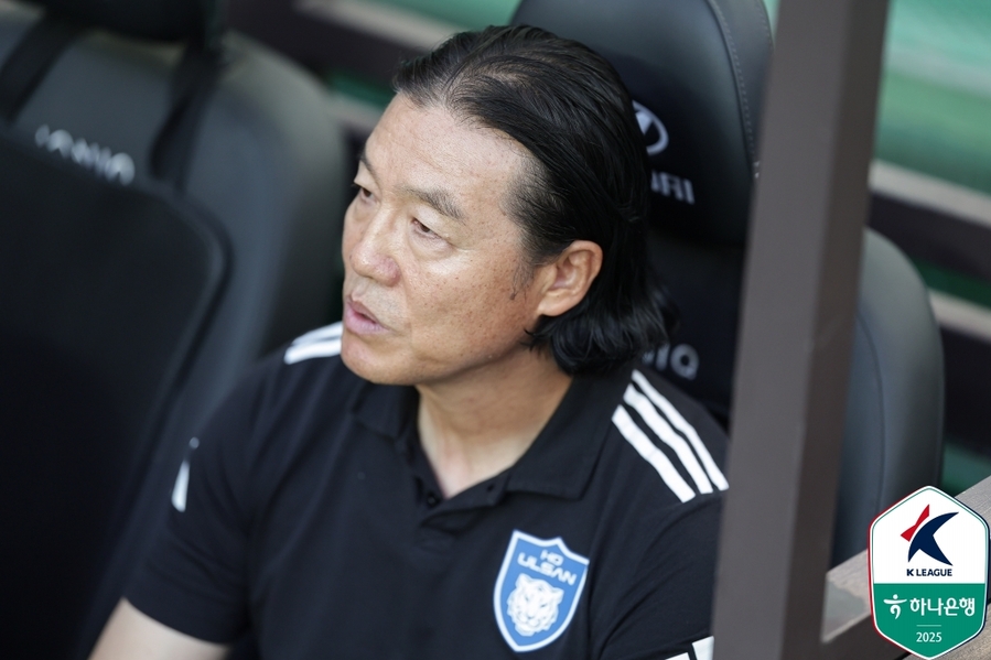 ▲ 김판곤 감독이 울산 팬들의 사퇴 요구 속에서 서울에 0-1로 패배했다.ⓒ한국프로축구연맹 제공