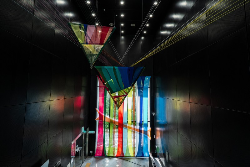 ▲ 노들섬(동측) 서울시발레단 연습실 로비에 설치된 정다운 작가의 작품.ⓒ세종문화회관