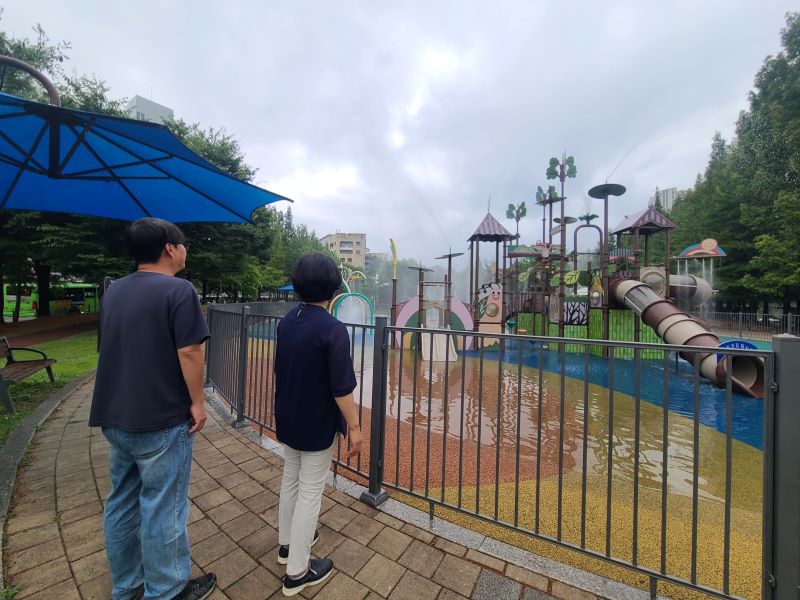 ▲ 천안시가 물놀이장 개장을 앞두고 사전 점검을 하고 있다.ⓒ천안시