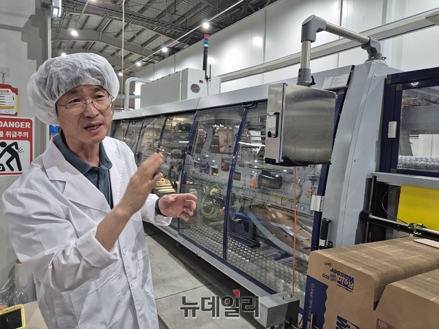 ▲ 이성준 상주캠퍼스장이 공장에 대해 설명하고 있다.ⓒ조현우 기자