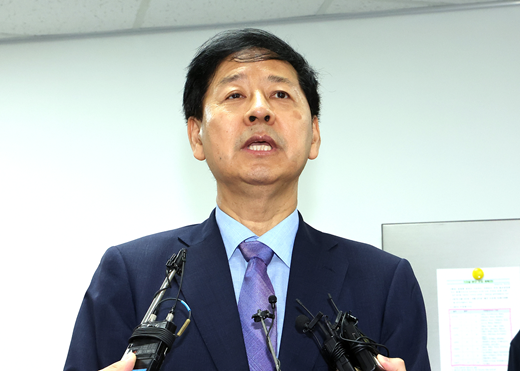 ▲ 구윤철 경제부총리 겸 기획재정부 장관이 21일 정부세종청사 기재부 기자실에서 기자들의 짊문에 답하고 있다. ⓒ연합뉴스