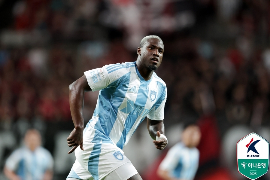 ▲ '괴물 공격수' 말컹이 20일 서울과 경기에서 울산 데뷔전을 치렀다.ⓒ한국프로축구연맹 제공