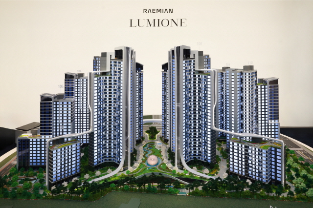▲ 홍보관에 설치된 '래미안 루미원' 모형도. ⓒ삼성물산 건설부문