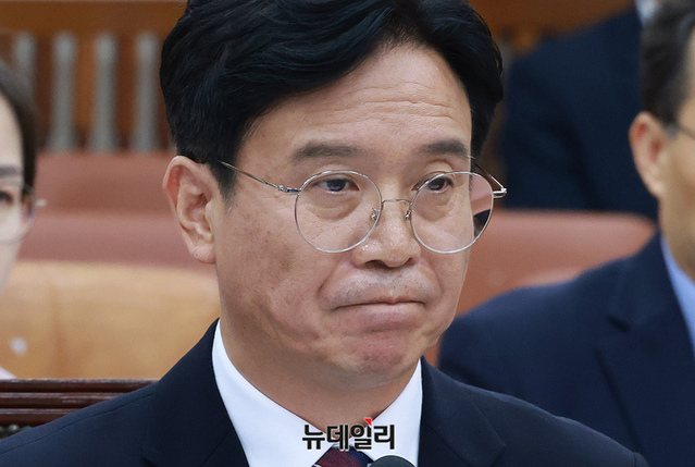 ▲ 김영훈 고용노동부 장관 후보자가 16일 오후 국회 환경노동위원회에서 열린 인사청문회에서 의원들의 질의에 답하고 있다. ⓒ이종현 기자