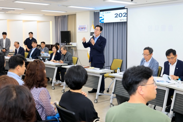 ▲ 정명근 화성특례시장이 동탄권역 정책간담회에서 시민들과 질의응답을 하고 있다ⓒ화성시 제공