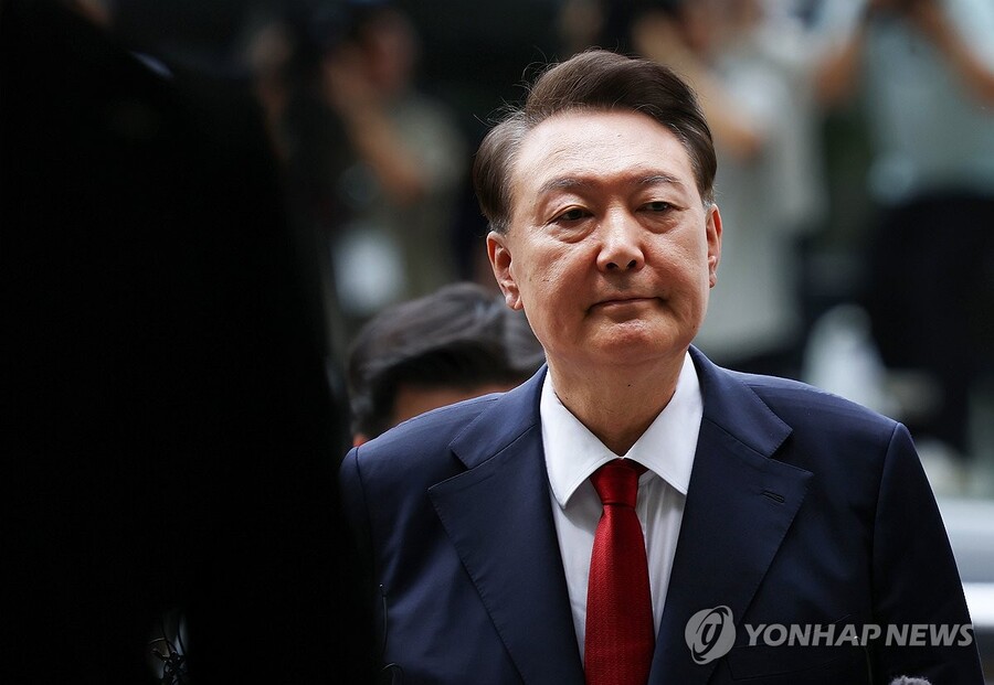 ▲ 윤석열 전 대통령이 지난 9일 서울 서초구 서울중앙지방법원에서 영장실질심사를 받기 위해 출석하고 있다. /연합뉴스