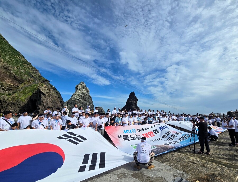 ▲ 경상북도는 도내 청년단체인 경북지구청년회의소가 18일부터 20일까지 울릉도와 독도를 찾아 독도수호 결의대회를 열었다.ⓒ경북도