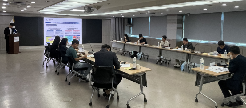 ▲ 아산시가 ‘50만 자족도시’ 실현을 위한 도시관리계획 재정비 착수에 나선 가운데 관련 회의가 진행되고 있다.ⓒ아산시