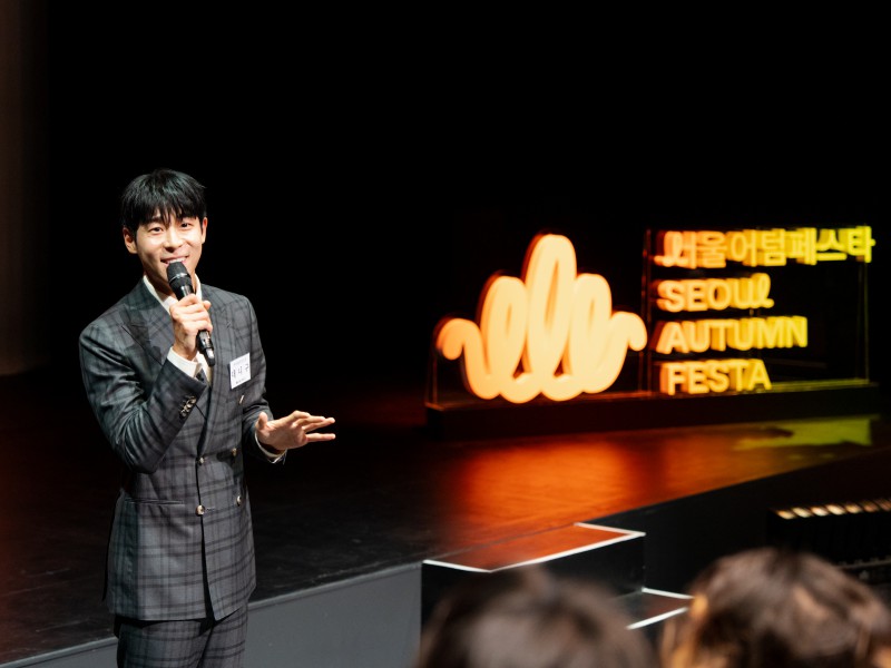 ▲ 지난 21일 서울문화재단 대학로극장 쿼드에서 열린 '2025 서울어텀페스타' 추진위원회 발족식에서 홍보위원 바이올리니스트 대니구가 소감을 발표하고 있다.ⓒ서울문화재단