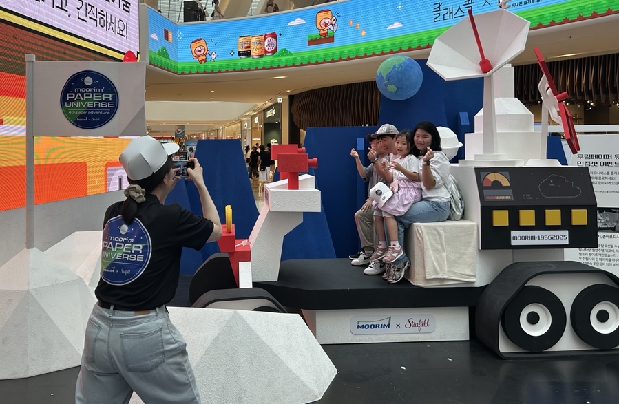 ▲ 행사 참가 가족이 포토존에서 사진을 찍고 있다. ⓒ이보현 기자